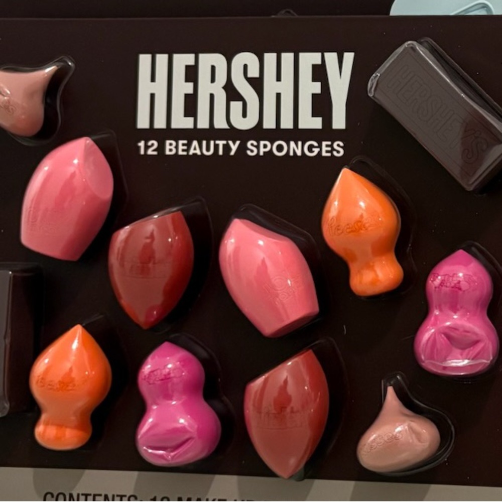 Hershey Beauty Sponges Sets  
Hersheys sets- 2 available